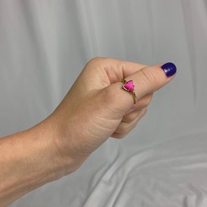 KENDRA SCOTT ANNA RING IN HOT PINK